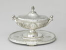 Terrine, sa doublure et son plateau du service du Roi d'Angleterre et de Hanovre George III, d'une paire (OA 12382), image 2/20