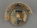 Fragment du fond et de l'aile d'une coupe : buste de jeune homme, image 1/3