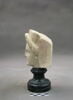 statue, image 3/3