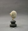 statue, image 2/2