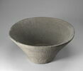 vase, image 3/3