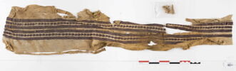 bande décorative d'habillement ; fragment, image 1/2