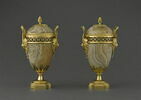 Paire d'urnes ou brûle-parfum (?), avec SN 913 2, image 4/8