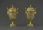 Paire d'urnes ou brûle-parfum (?), avec SN 913 2, image 5/8
