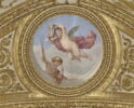 Plafond : Salle des Antonins - Les Génies du Temps (deux Amours tenant l'un un compas, l'autre un sablier), sur la voûte, côté est au centre, image 2/6