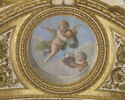 Plafond : Salle des Antonins - Les Génies des Eaux (deux Amours dont l'un verse de l'eau dans un récipient), sur la voûte côté ouest, au nord., image 2/6