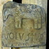 Stèle votive à Saturne (fragment), image 2/2