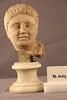 statue, image 2/8