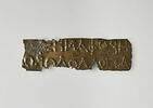Plaquette inscrite suspendue au cou du défunt, image 1/2