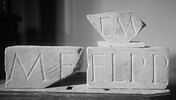 architrave  ; inscription, image 1/2