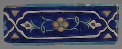 Fragment de carreau de revêtement à décor floral, image 1/2