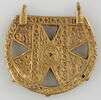 Élément de collier ou pendentif à décor cruciforme, image 1/2