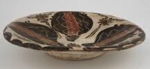 Coupe aux quatre palmettes et aux fleurettes stylisées, image 2/2