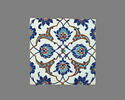 Carreau au réseau cruciforme de fleurons bifides rumi, de palmettes et de fleurs épanouies, image 1/2