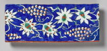 Carreau de bordure à décor de pampres (fragment), image 1/2