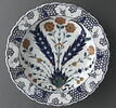 Plat au bouquet symétrique à feuilles hanceri, image 1/4