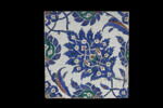 Carreau à la palmette feuillue décorée d'une arbesque fleurie, image 2/2