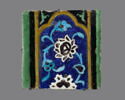 Carreau à décor de cartouche à motifs floraux, image 1/2