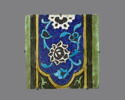 Carreau à décor de cartouche à motifs floraux, image 1/2