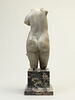 statue ; fragment, image 1/2