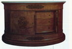 Commode de forme demi-lune, d'une chambre à coucher, image 1/2