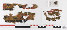 bande décorative d'habillement ; fragments, image 1/2