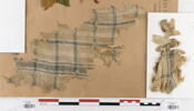 tissu ; deux fragments, image 1/2
