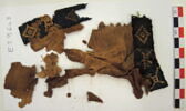 manche d'habit ; bande décorative d'habillement ; fragments, image 2/2