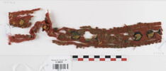 bande décorative d'habillement ; fragments, image 1/2