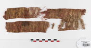 bande décorative d'habillement ; fragments, image 1/2