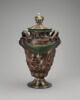 Paire d'urnes ayant appartenu à Delacroix ; décor de bacchanale, dans le gout de Clodion, image 3/15